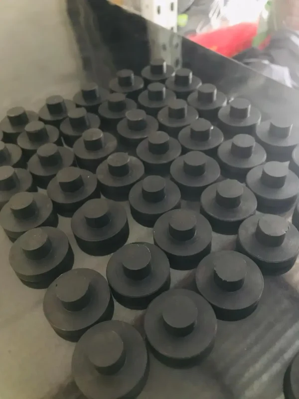 SOLID RUBBER PLUG